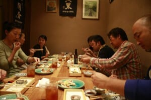 サンクスギビング 魚信さんの美味しいお肴を言葉を忘れて黙々と食べる先生方(笑)