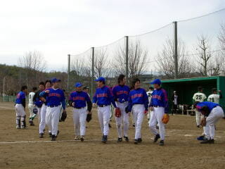 寺平が趣味でやってる草野球チーム「ブルーレックス」のチームメートと